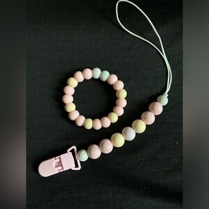 Neutral tones teething set
